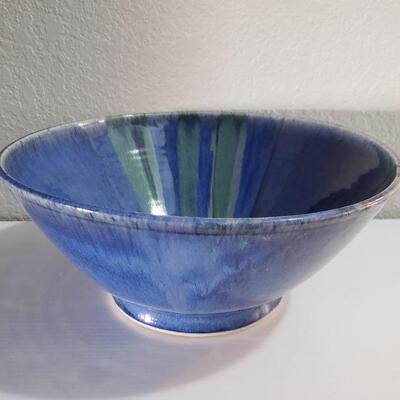 Lot 92: Pottery Vessel by Rosa Lee
