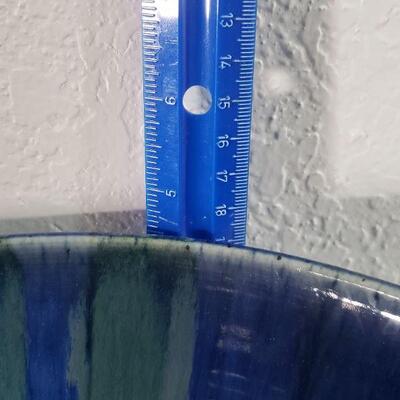 Lot 92: Pottery Vessel by Rosa Lee