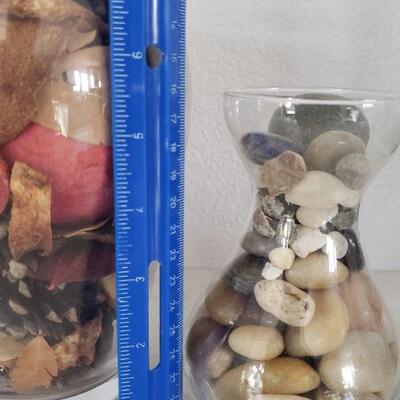 Lot 132: (2) Glass Vases 