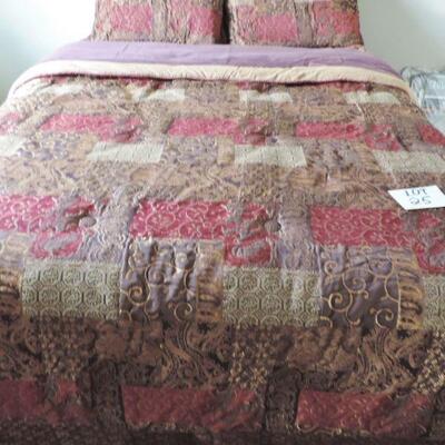 LOT 25  LIKE NEW QUEEN SIZE BED