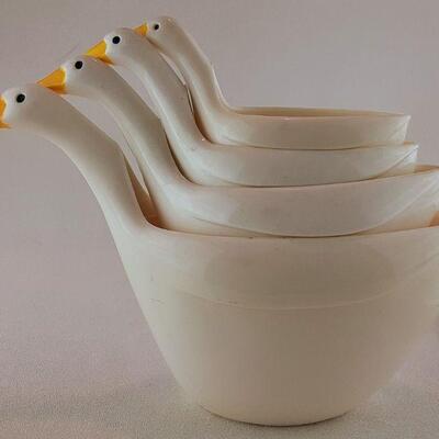 Goose Stacking Measuring Cups