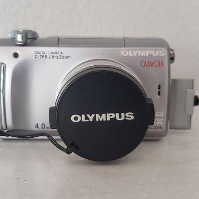 Lot 139: Olympus C-765 Digital Camera 