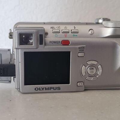 Lot 139: Olympus C-765 Digital Camera 