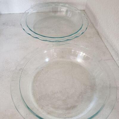 Lot 143: Glass Pie/Cake Stand & 2 Pyrex Pie Platea