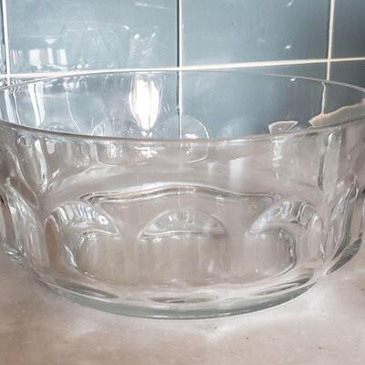 Lot 144: Vintage Arcoroc Dessert/Salad Serving Bowl Set