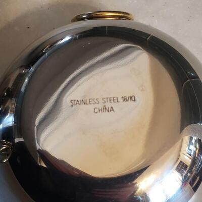 Lot 154: Nesting Mixing Bowls (Stainless with Gold Hanging Ring))
