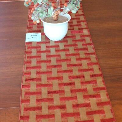 Lot 4 Jade Tree DÃ©cor & Table Runner