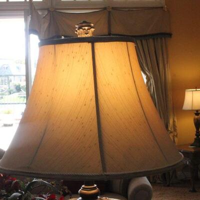 Lot 20 Lrg. Table Lamp w/ Dual Lights