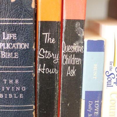 Lot 27 Noah Boat Bookends with Books