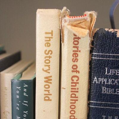 Lot 27 Noah Boat Bookends with Books