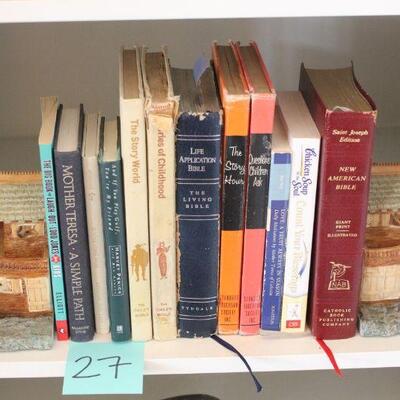 Lot 27 Noah Boat Bookends with Books