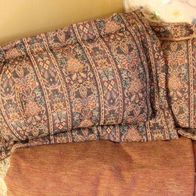 Lot 34 Queen Bed Linen & Misc. Baby Items & Blankets