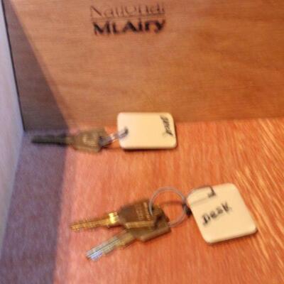 Lot 36 National Mt. Airy Desk & Lamp