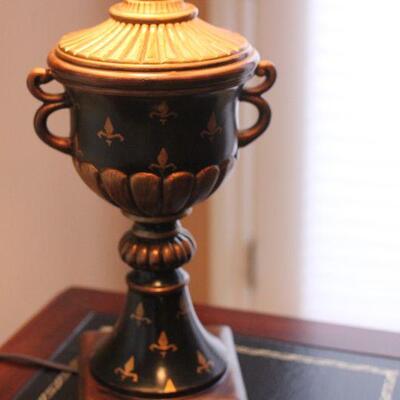 Lot 36 National Mt. Airy Desk & Lamp