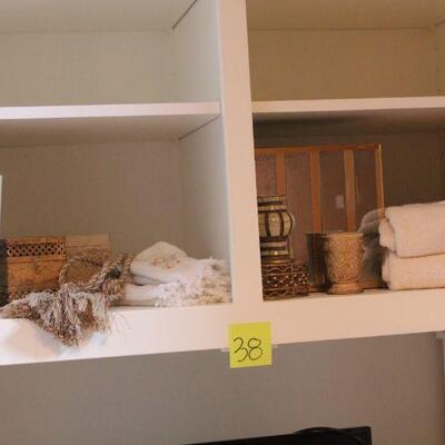 Lot 38 Misc. Bathroom Décor & Towels