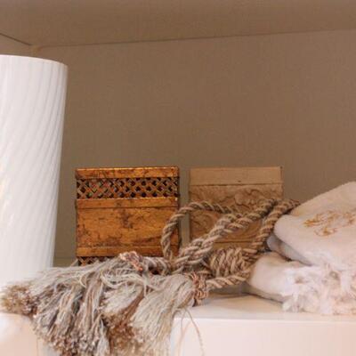 Lot 38 Misc. Bathroom Décor & Towels