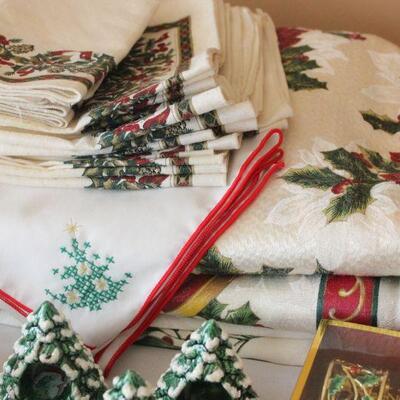 Lot 55 Christmas Linens/Napkins/Holders Lenox