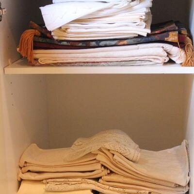 Lot 71 Table Cloths, Linen Napkins, Runners & More