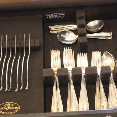 Lot 106 Sterling Wallace Silverware 56 pc Set