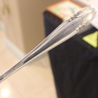 Lot 106 Sterling Wallace Silverware 56 pc Set