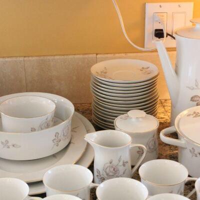 Lot 125 122pc Johann Haviland Bavaria Germany China Set