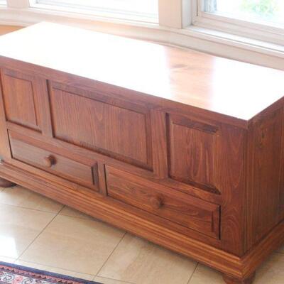 Lot 128 Broyhill Solid Wood Trunk/Storage Bench