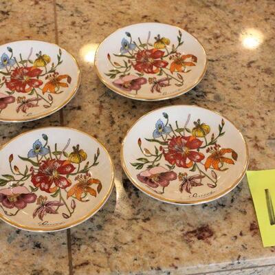 Lot 139 Set of 4 Vintage GUCCI Gold Trim Floral Trinket Plates