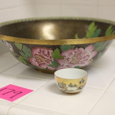 Lot 179 XL Heavy Brass Oriental Décor Bowl