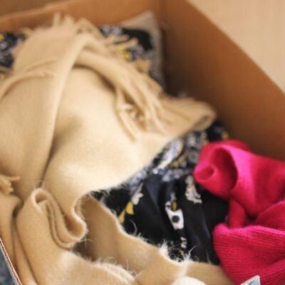 Lot 188 Women's Accessories, Umbrellas, Clothing