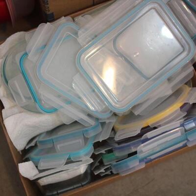 Lot 193 Kitchen Plastic ware, Glass Pyrex Storage, & MORE