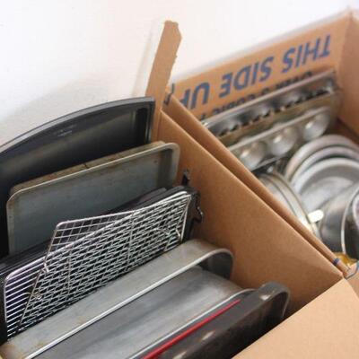 Lot 194 2 Boxes of Baking Goods from Kitchen