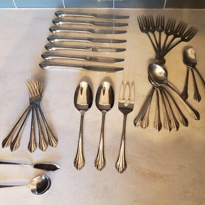 Lot 156: Oneida Flatware Set