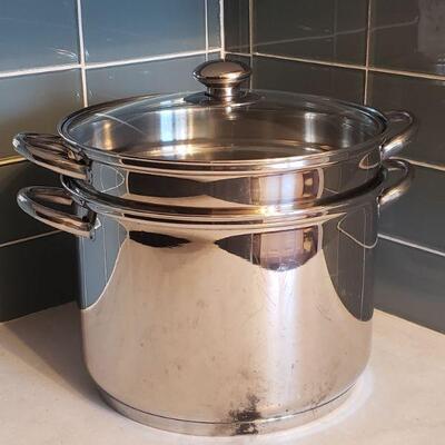 Lot 157:  William Sonoma Stock Pot with Pasta Strainer