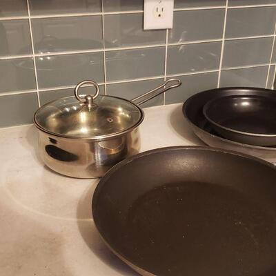 Lot 158: Mixed Cookware 
