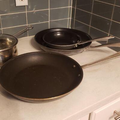 Lot 158: Mixed Cookware 