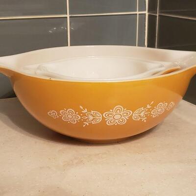 Lot 163: Vintage Golden Butterfly Pyrex Nesting Bowls