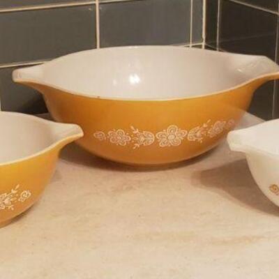 Lot 163: Vintage Golden Butterfly Pyrex Nesting Bowls