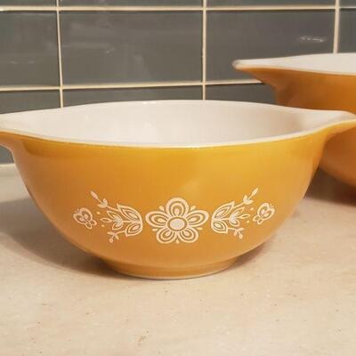 Lot 163: Vintage Golden Butterfly Pyrex Nesting Bowls