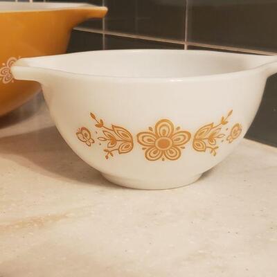 Lot 163: Vintage Golden Butterfly Pyrex Nesting Bowls