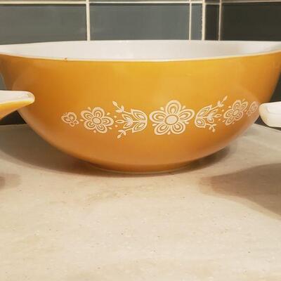 Lot 163: Vintage Golden Butterfly Pyrex Nesting Bowls