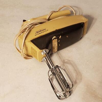 Lot 165: Sunbeam Hand Mixer