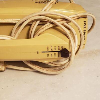 Lot 165: Sunbeam Hand Mixer