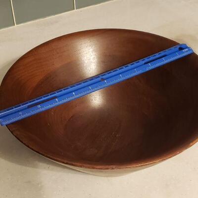 Lot 180: Large Wood Salad Bowl and Wood Parrot Kitchen Deco