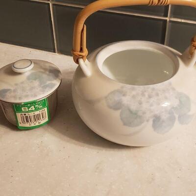 Lot 194: Japanese Tea Pot with Strainer