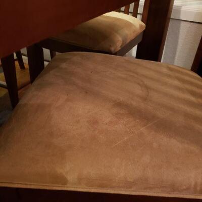 Lot 197:  Dining Table and 6 Chairs with Leaf