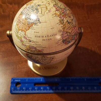 Lot 200: Small Cream Desktop Globe