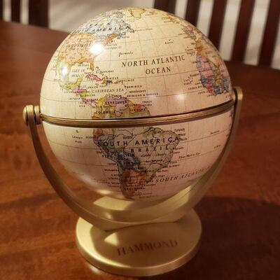 Lot 200: Small Cream Desktop Globe