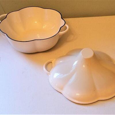Lot #55  Techniques Enamel Casserole with lid and trivet