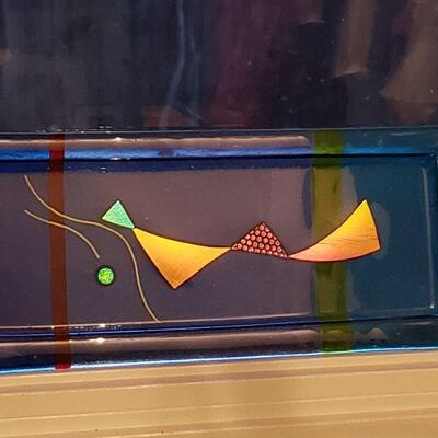 Lot 231: Art Glass Deco- Changes Based on Lighting 