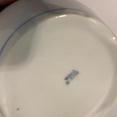 B- 508 Large Blue and White Fish Covered Porcelain Dish 